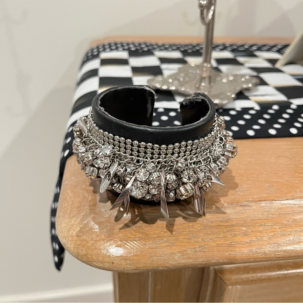 Elegant Silver and Black Women's Bracelet Cuff - Picture 1 of 5